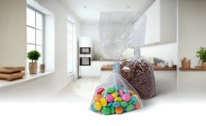 Imagem ilustrativa de como utilizar o clipe veda saco para guardar alimentos.