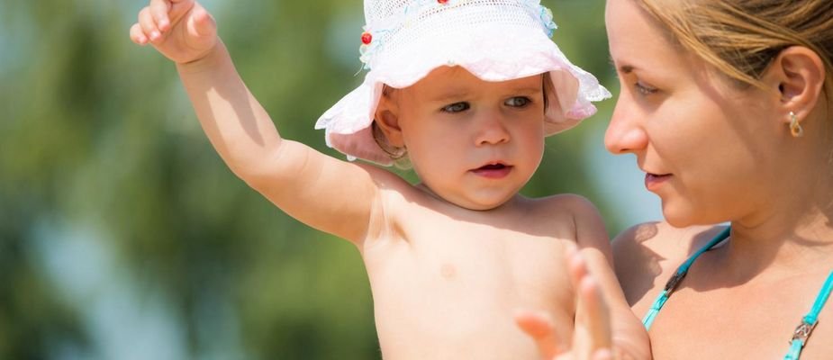Cuidados com a pele do bebê durante o verão: como prevenir alergias Cuidados com a pele do bebê durante o verão: como prevenir alergias